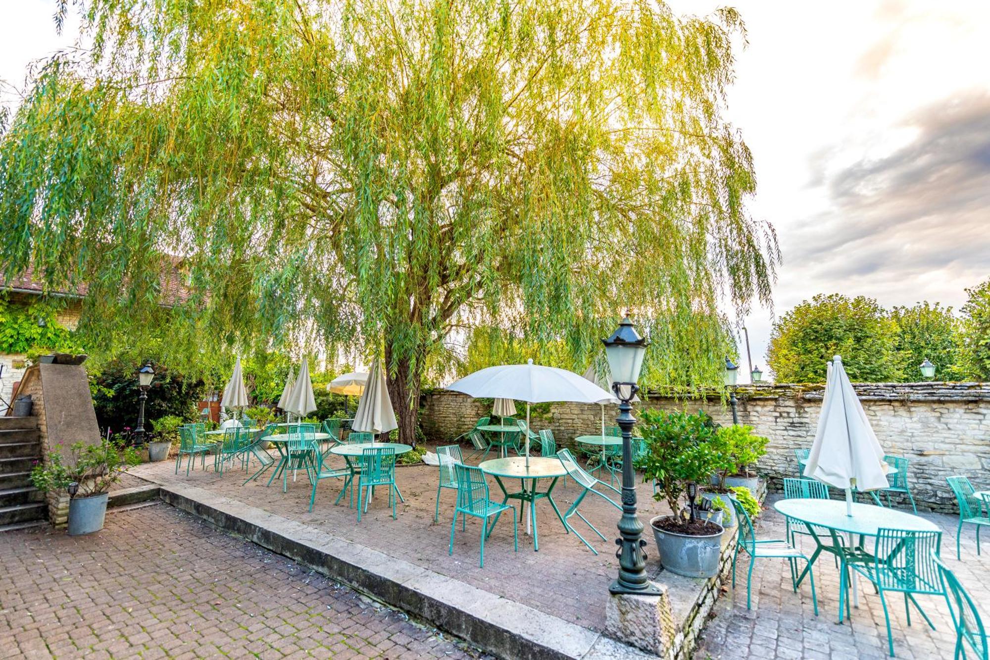 Hotel De La Beursaudiere Nitry Exterior photo