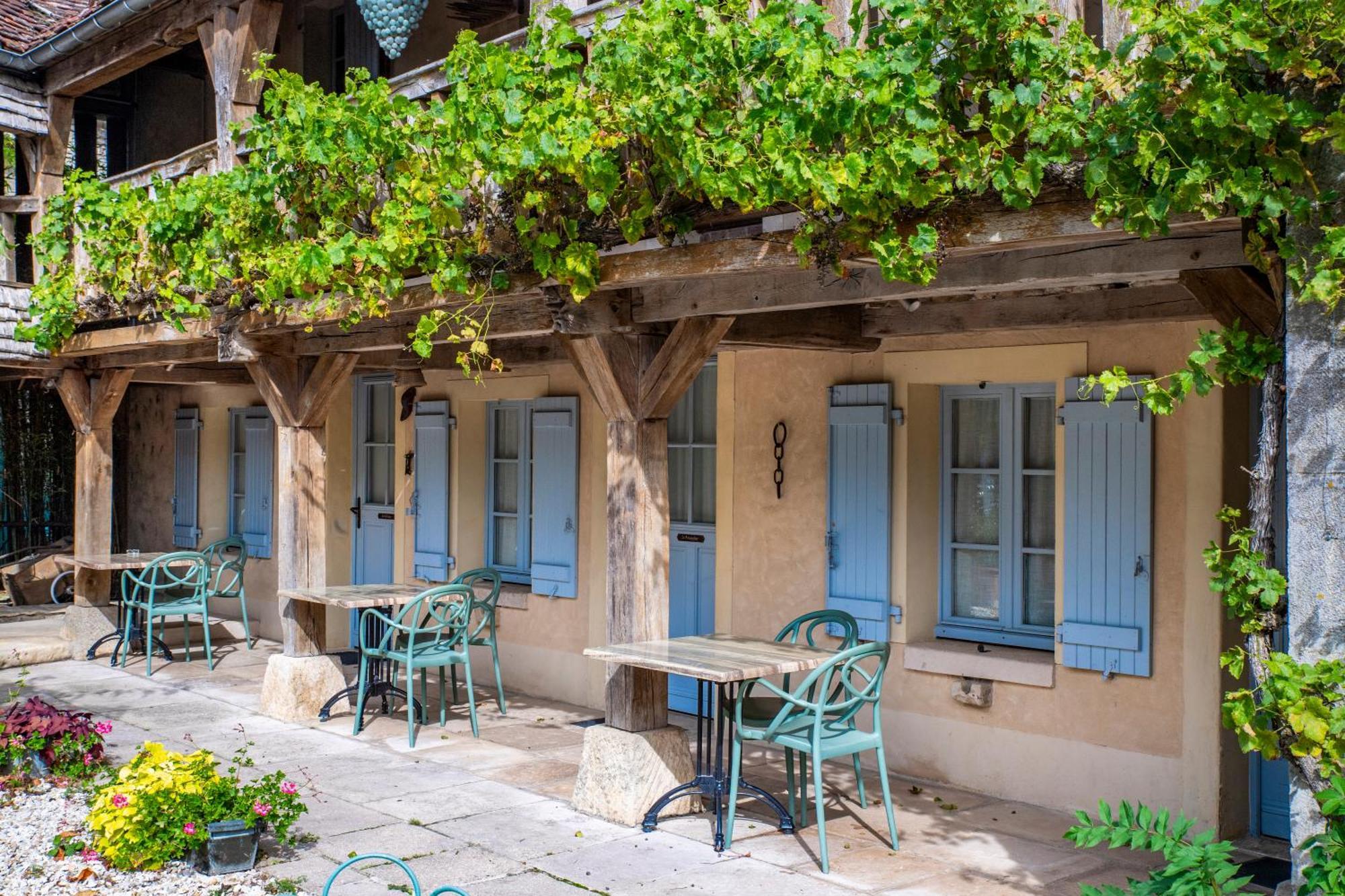 Hotel De La Beursaudiere Nitry Exterior photo