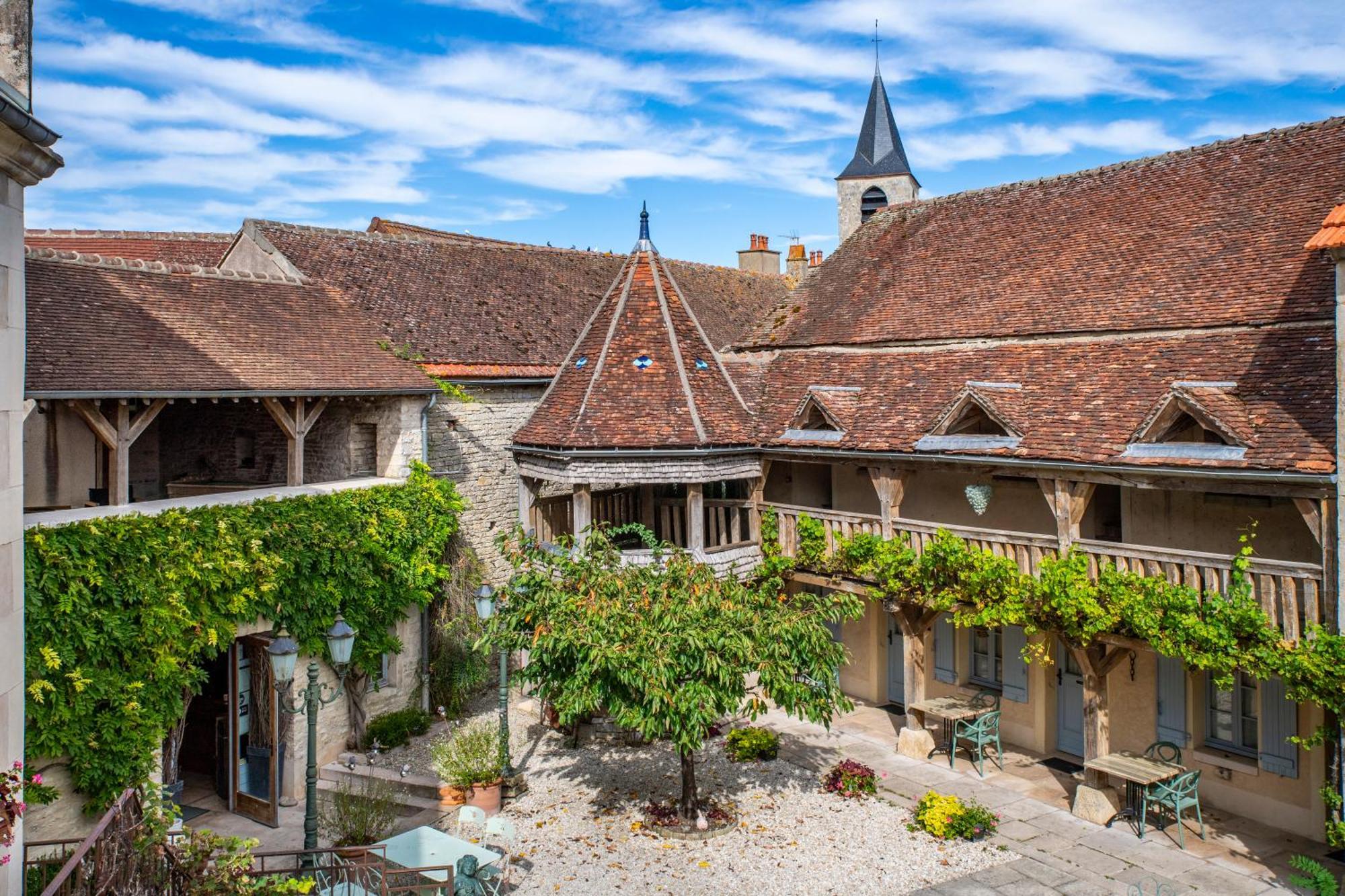 Hotel De La Beursaudiere Nitry Exterior photo