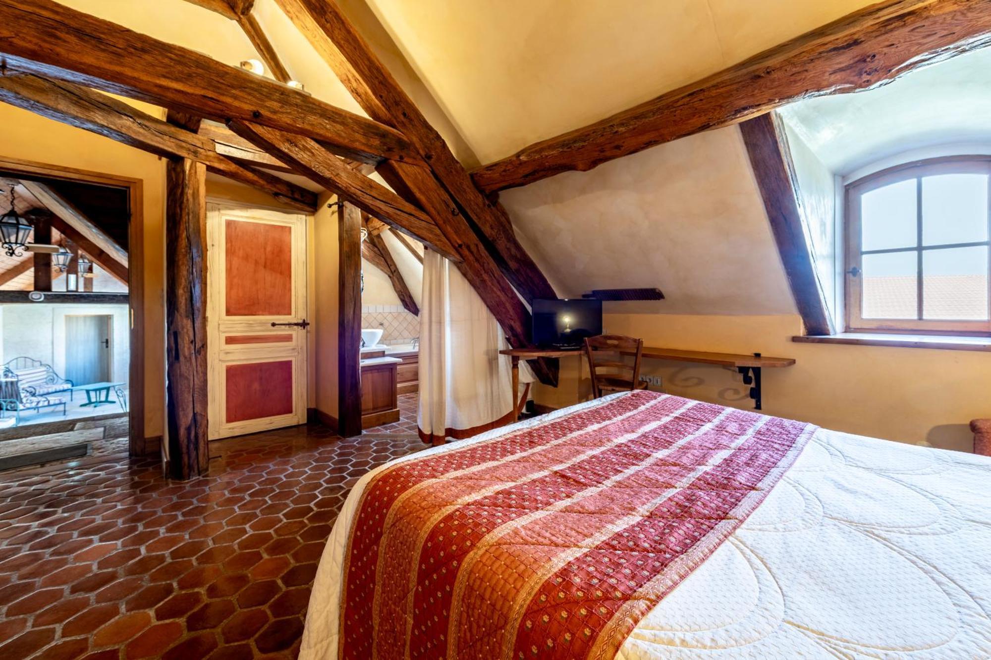 Hotel De La Beursaudiere Nitry Exterior photo
